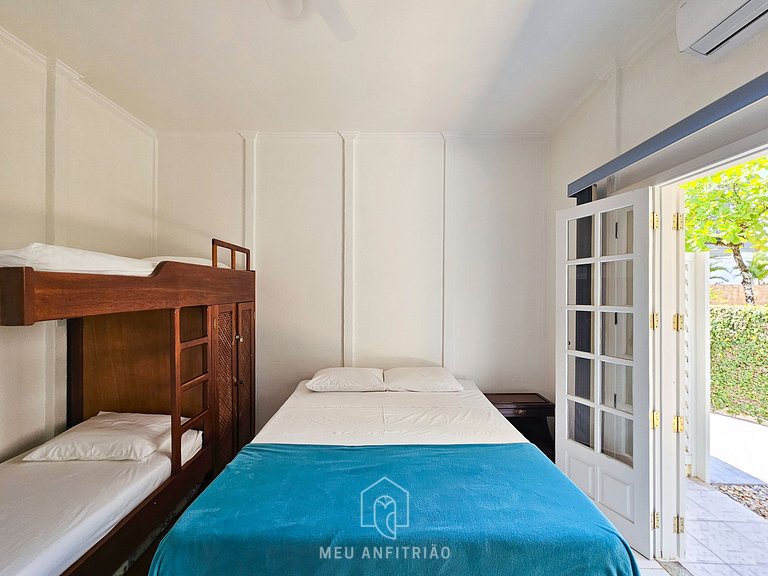 House with pool near the beach in Riviera