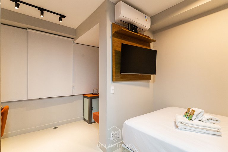 Studio for 2, building near São Paulo Hospital