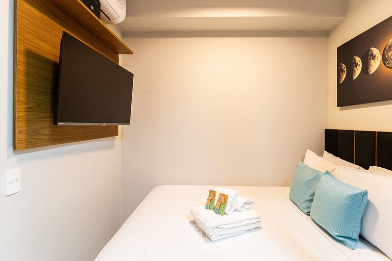 Studio for 2, building near São Paulo Hospital