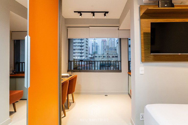 Studio for 2, building near São Paulo Hospital