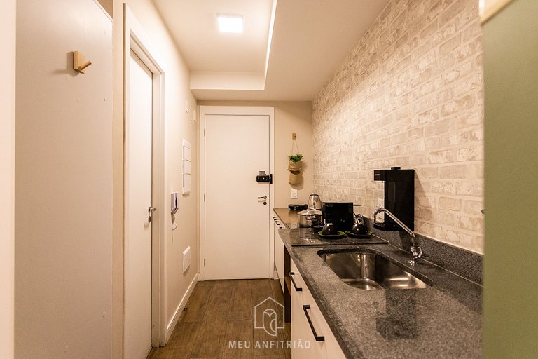 Studio p/2, varanda e lazer, a 400m do metrô