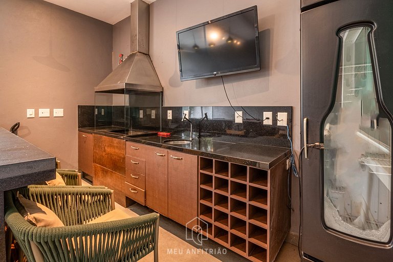 House for 11, pool and barbecue near the beach