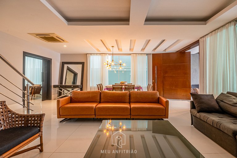 House for 11, pool and barbecue near the beach