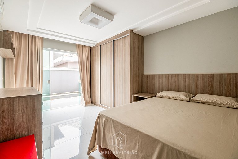 Casa p/ 11, piscina e churrasqueira perto da praia