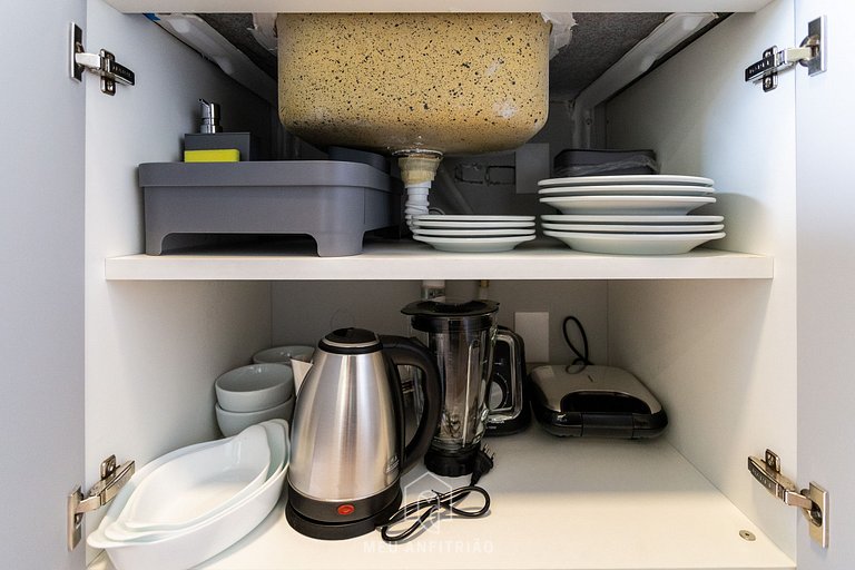 Studio for 2, pool, gym 1.5 km from the airport