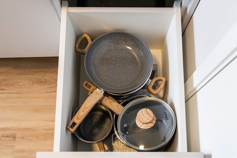 Studio p/2, piscina, academia a 1,5km do aeroporto