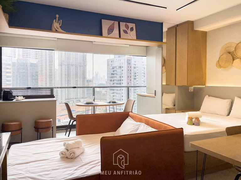 Studio p/4, lado do metrô, perto do Consulado