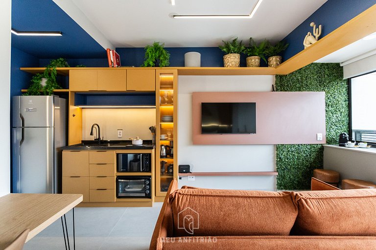 Studio p/4, lado do metrô, perto do Consulado