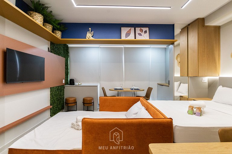 Studio for 4, next to subway, near the Consulate