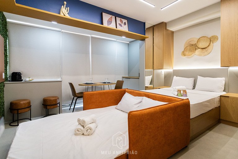 Studio p/4, lado do metrô, perto do Consulado