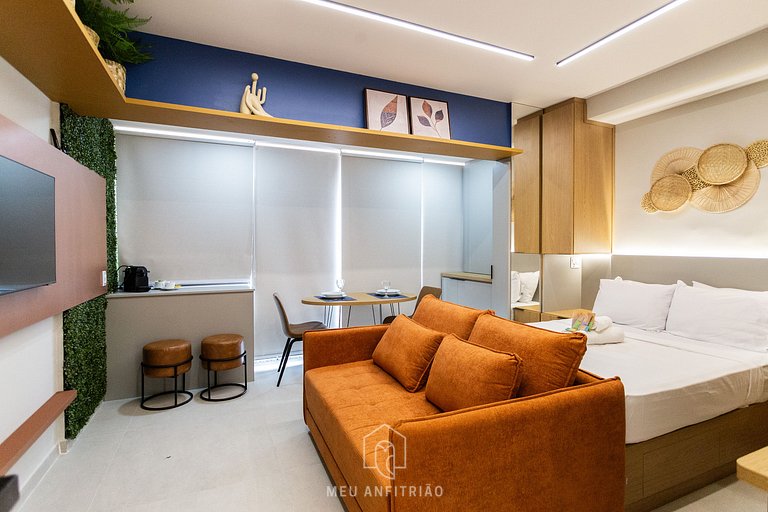 Studio p/4, lado do metrô, perto do Consulado