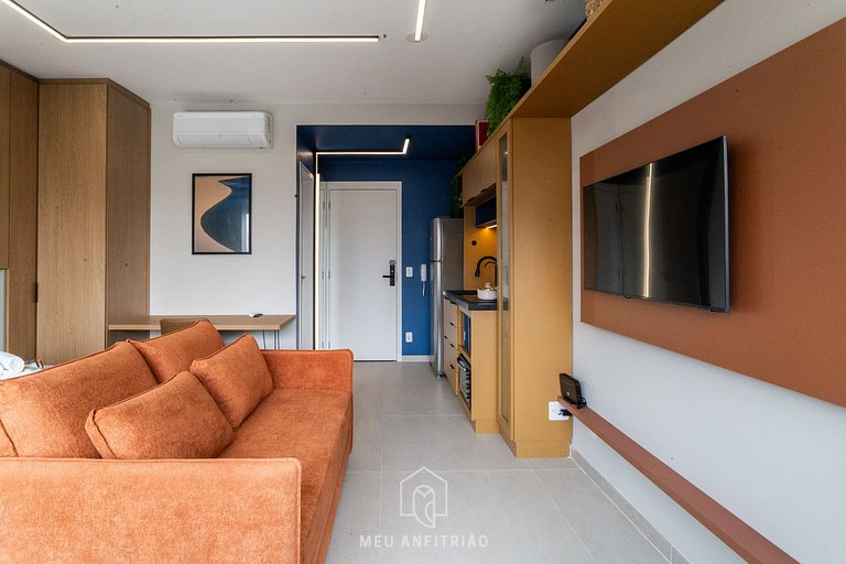 Studio p/4, lado do metrô, perto do Consulado