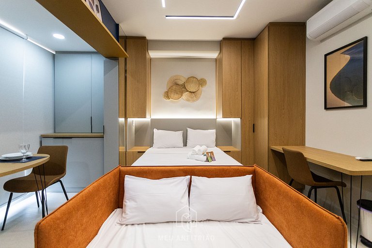 Studio p/4, lado do metrô, perto do Consulado