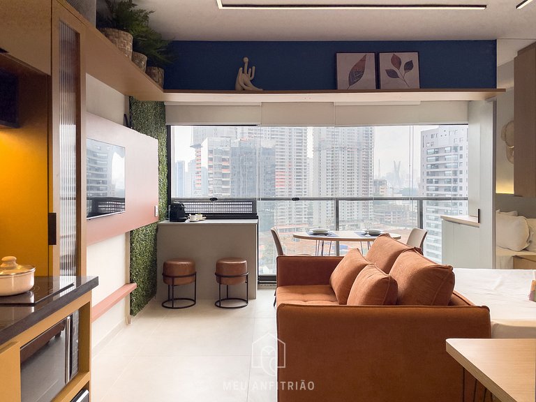 Studio p/4, lado do metrô, perto do Cons. Americ.