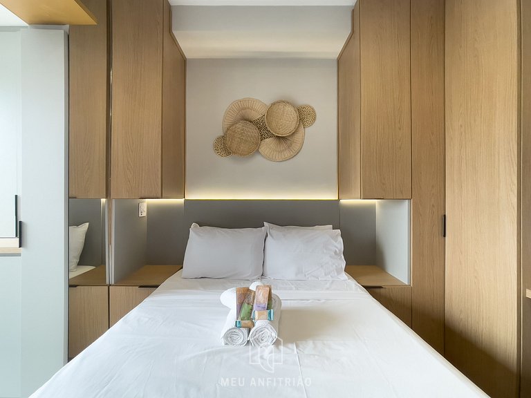 Studio p/4, lado do metrô, perto do Cons. Americ.