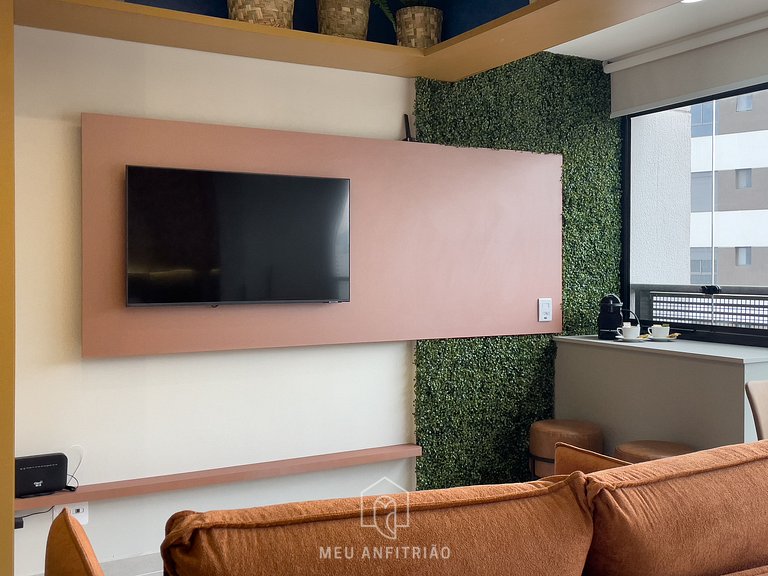 Studio p/4, lado do metrô, perto do Consulado