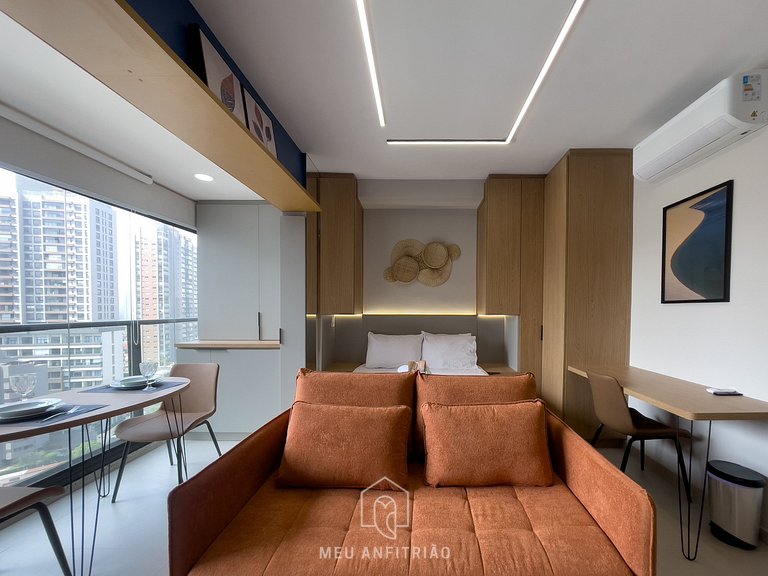 Studio for 4, next to subway, near the Consulate