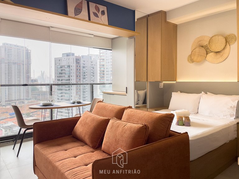 Studio for 4, next to subway, near the Consulate