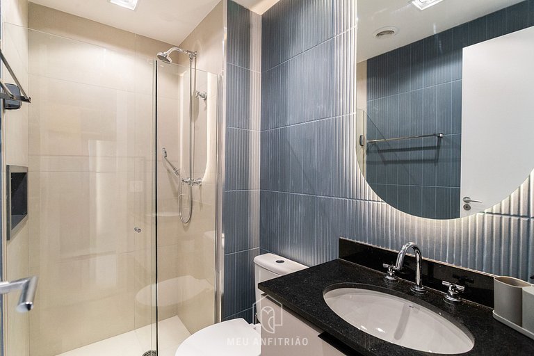 Studio p/4, lado do metrô, perto do Consulado