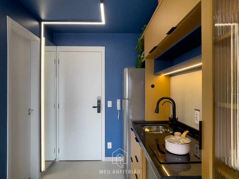 Studio p/4, lado do metrô, perto do Cons. Americ.