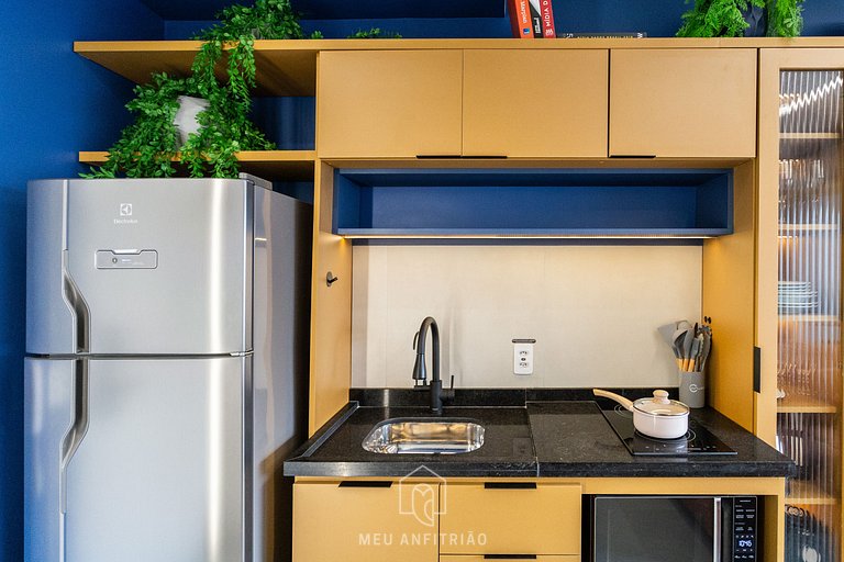 Studio p/4, lado do metrô, perto do Cons. Americ.