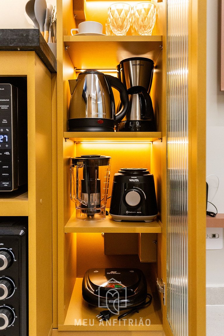 Studio p/4, lado do metrô, perto do Cons. Americ.