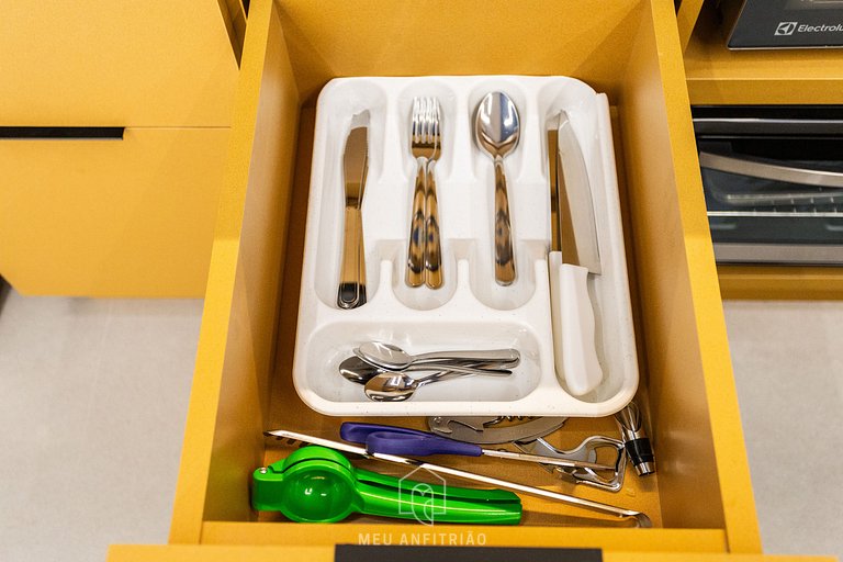 Studio p/4, lado do metrô, perto do Cons. Americ.