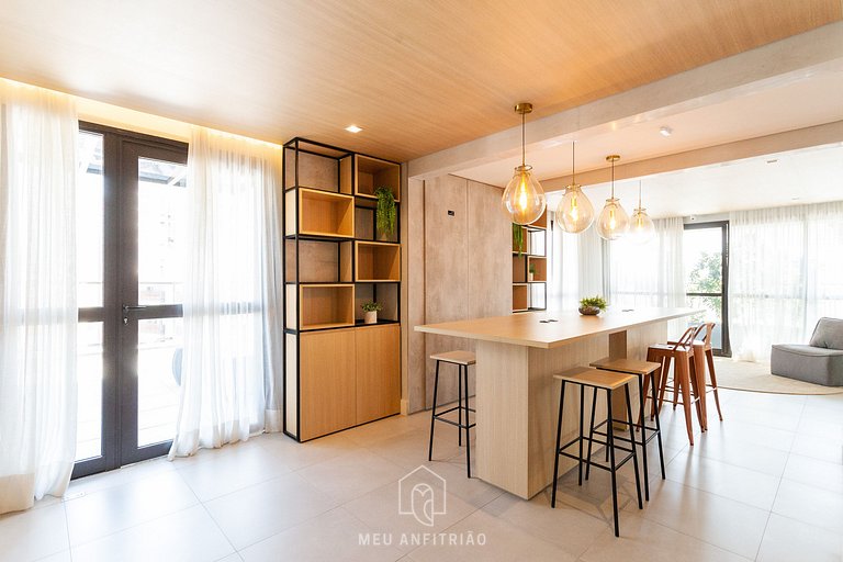 Studio p/4, lado do metrô, perto do Cons. Americ.