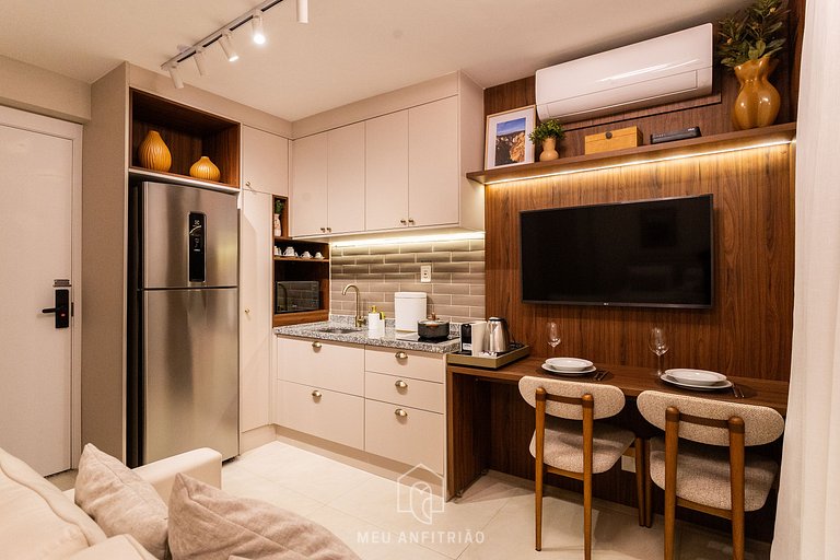 Studio with queen-size bed, balcony in Pinheiros