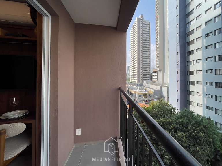 Studio with queen-size bed, balcony in Pinheiros