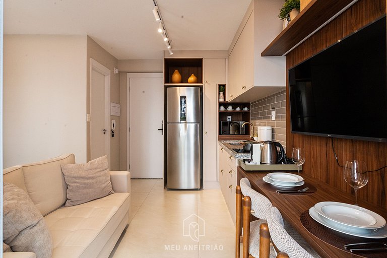 Studio with queen-size bed, balcony in Pinheiros