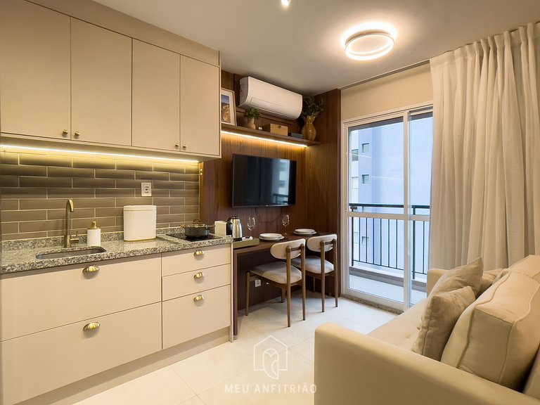 Studio with queen-size bed, balcony in Pinheiros