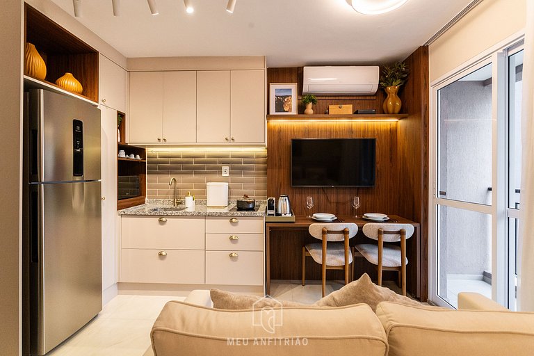 Studio with queen-size bed, balcony in Pinheiros