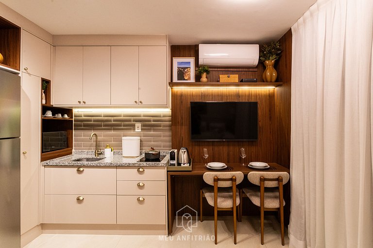 Studio with queen-size bed, balcony in Pinheiros