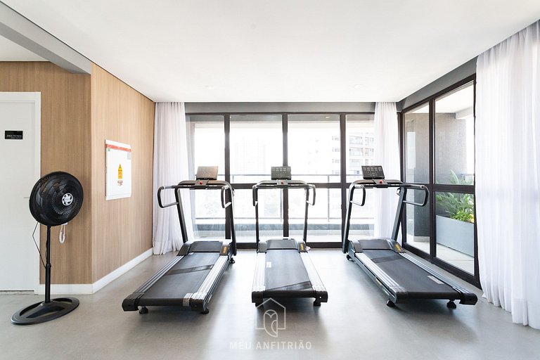 Studio p/4, lado do metrô, perto do Cons. Americ.