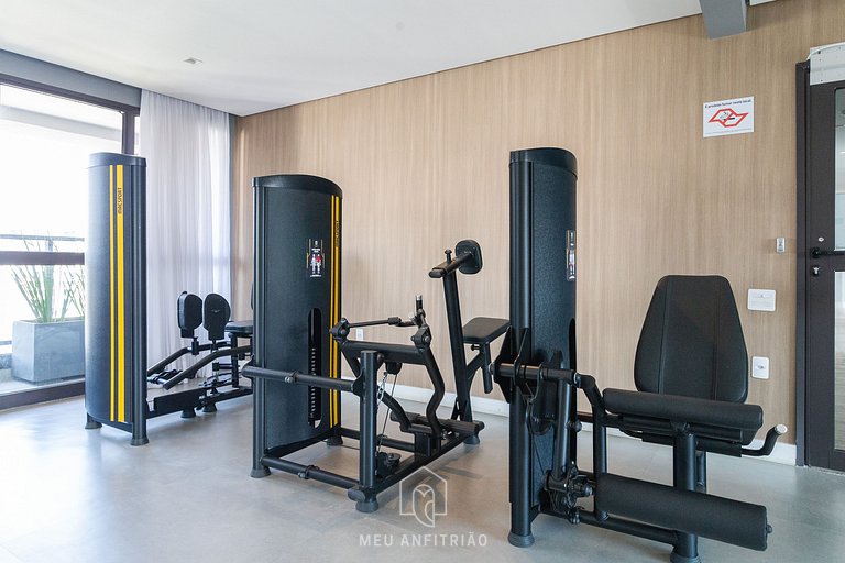 Studio for 4, next to subway, near the Consulate