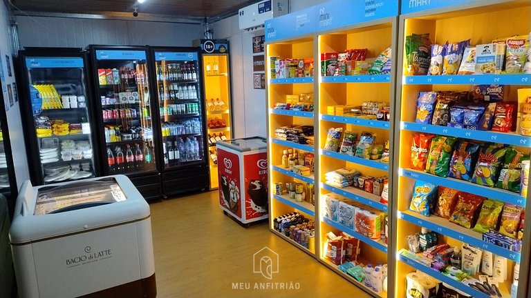 Studio for 4, next to subway, near the Consulate