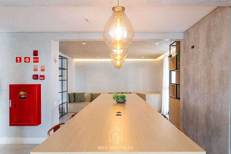 Studio p/4, lado do metrô, perto do Cons. Americ.