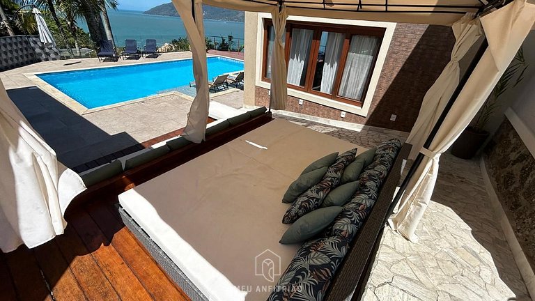 Casa confortável com beach tênis e piscina aquecida