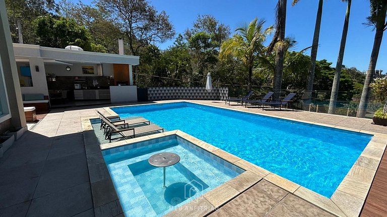 Casa con piscina y tenis, a 900 m de la playa