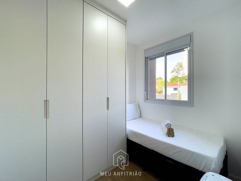 38m² | 2 rooms | Equipped kitchen | 300m subway