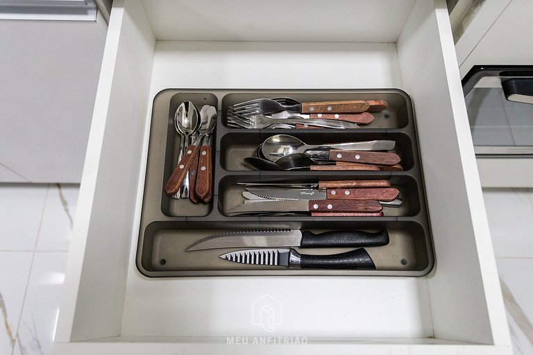 38m² | 2 quartos | Cozinha completa | 300m metrô