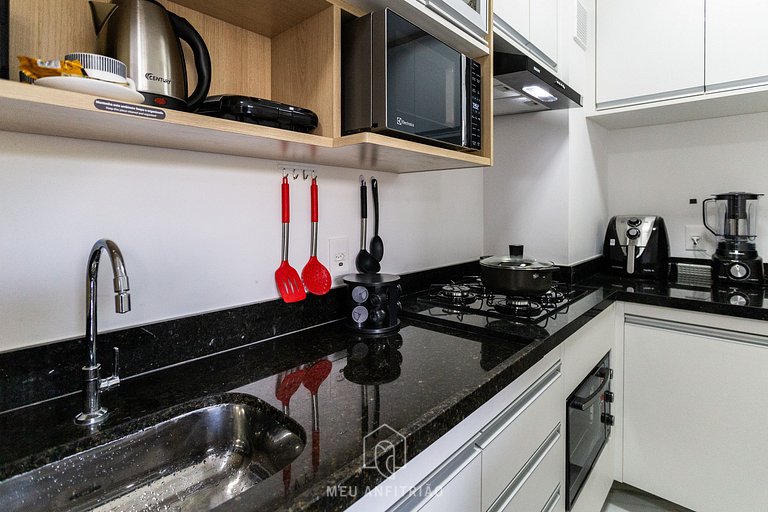 38m² | 2 rooms | Equipped kitchen | 300m subway
