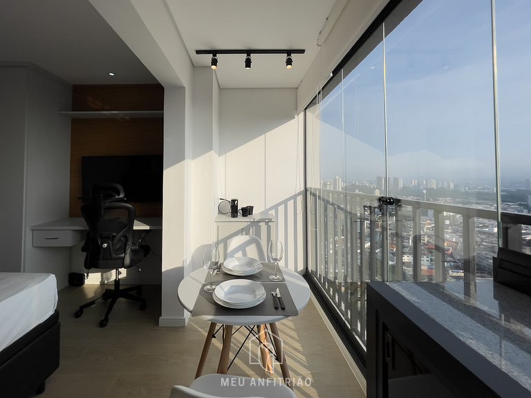 Studio in condo with pool near the subway