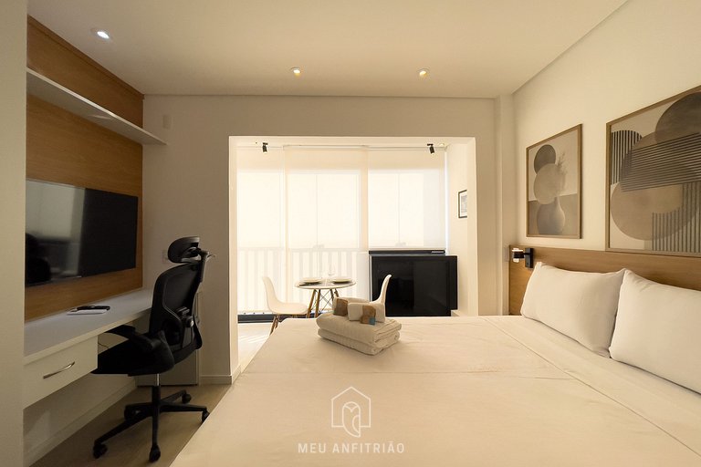 Studio in condo with pool near the subway