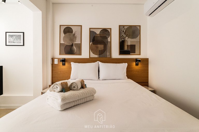 Studio in condo with pool near the subway