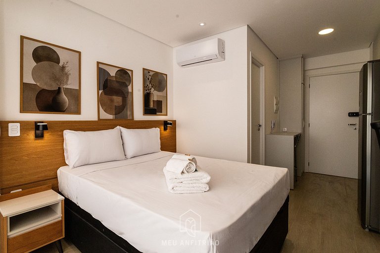 Studio in condo with pool near the subway