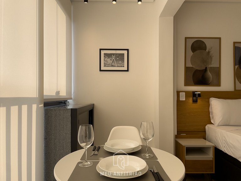 Studio in condo with pool near the subway