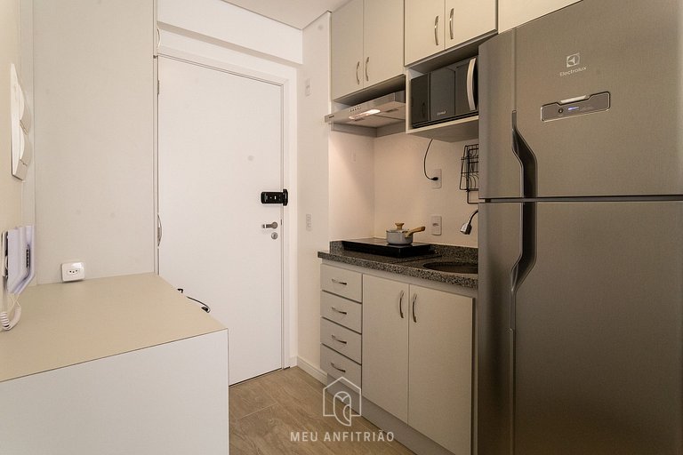 Studio in condo with pool near the subway