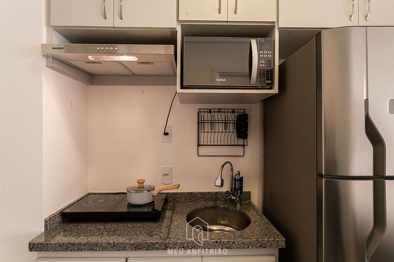 Studio in condo with pool near the subway